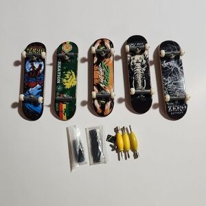 Mini Finger Skateboard Set with Tools